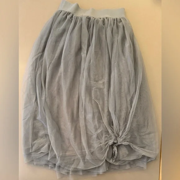 Agnes & Dora Elegant Gray Tulle Midi Skirt - Picture 7 of 7
